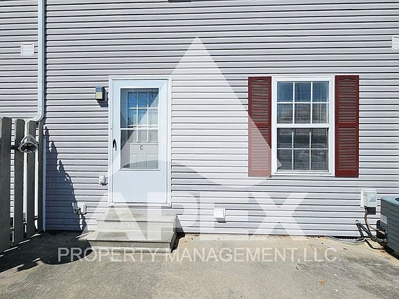 3rd image of 205 Telford St APT C