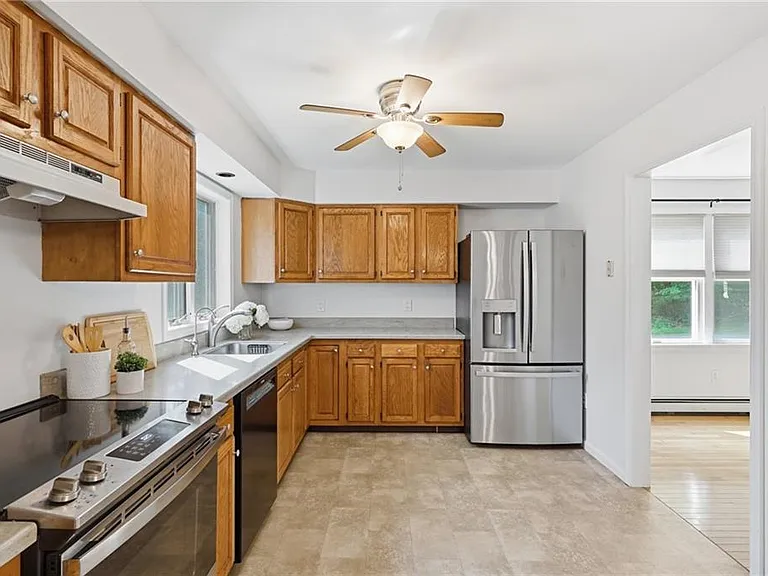 2 Lafayette Dr — Photo 10
