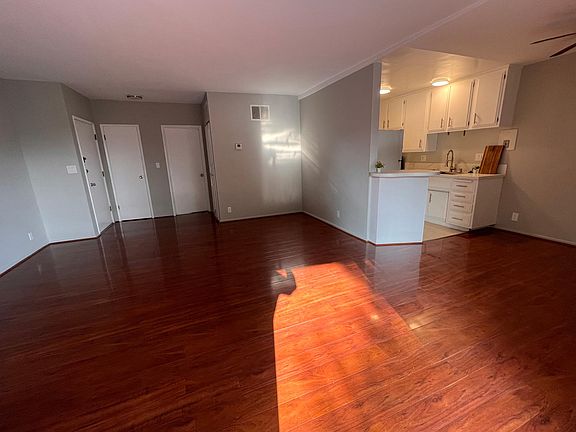 2nd image of 127 W Live Oak St #32