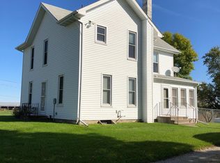 7886 32nd Ave, Norway, IA 52318