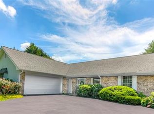 12 Rivoli Blvd, Hendersonville, NC 28739