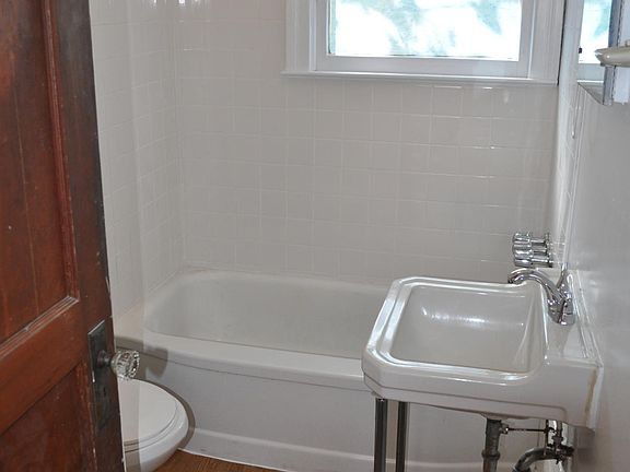 2nd image of 2318 Gilmore St #B