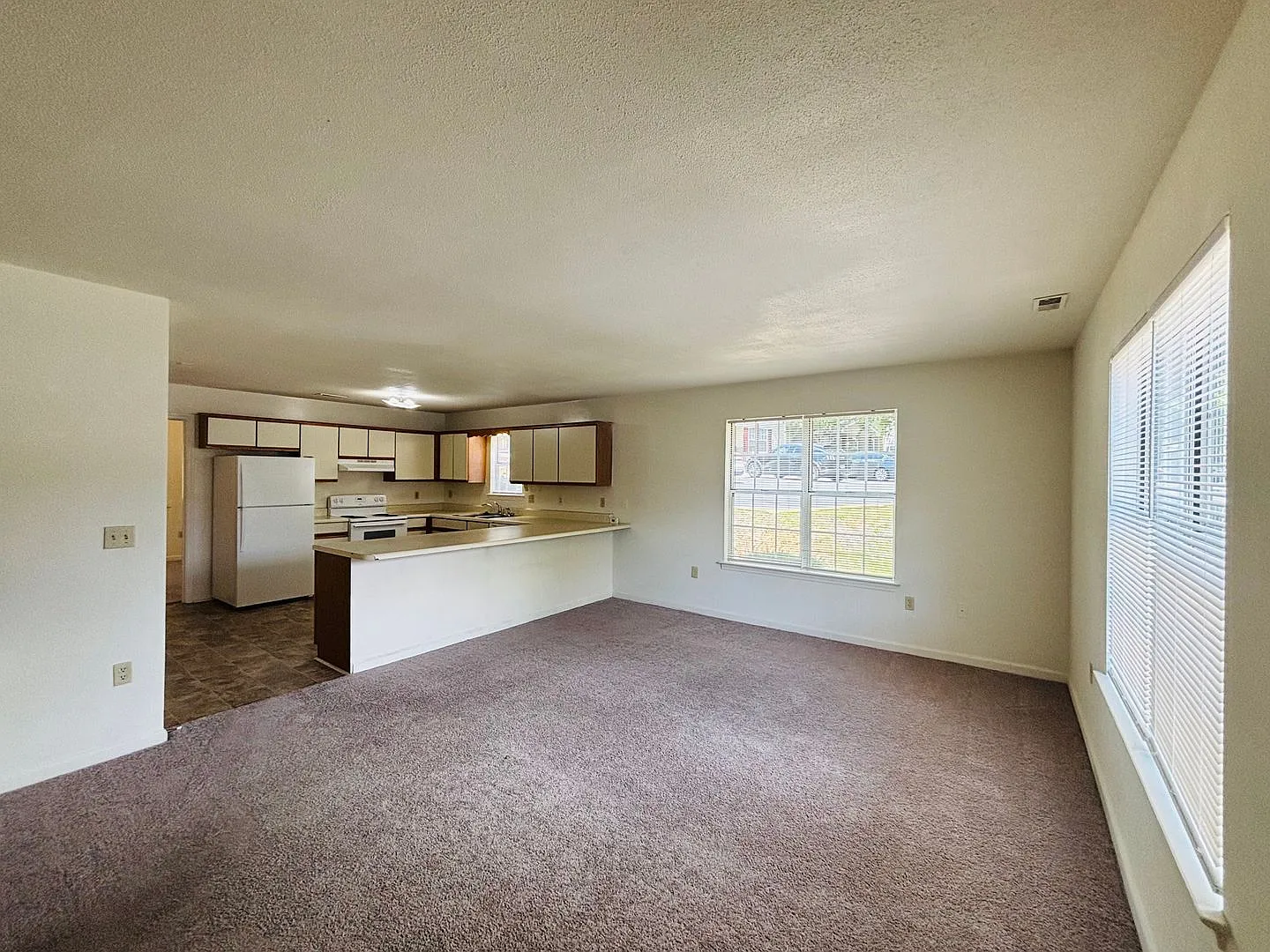 4 Bedroom 2.5 Bath Townhouse — Photo 3