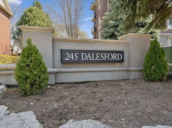245 Dalesford Rd #505, Toronto, ON M8Y 4H7