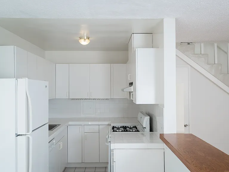 1315 Ocean Park Blvd #2 — Photo 5