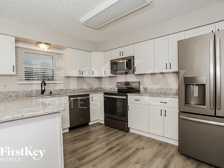 2561 Windflower Rd E — Photo 5