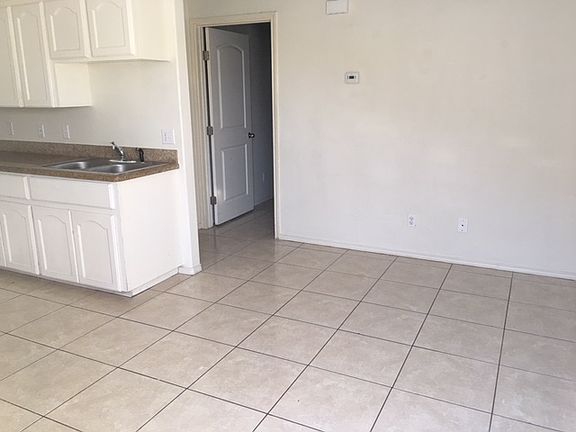 5th image of 401 N Rockport St #C