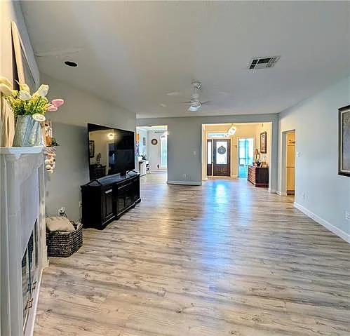 1104 Zachary Dr — Photo 5