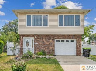 11 Pine St, Old Bridge, NJ 08857