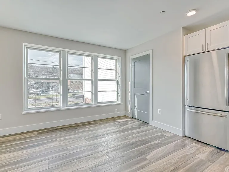 323 Taughannock Blvd — Photo 43