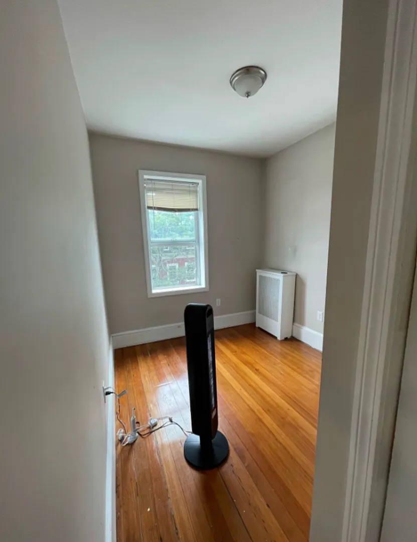 4 bed, 950 sqft, $3,950 — Photo 4