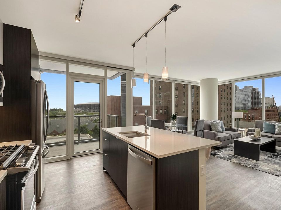 1st image of 1401 S Michigan Ave