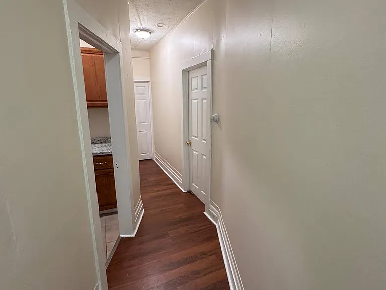 17-19 Roosevelt St #19B — Photo 3