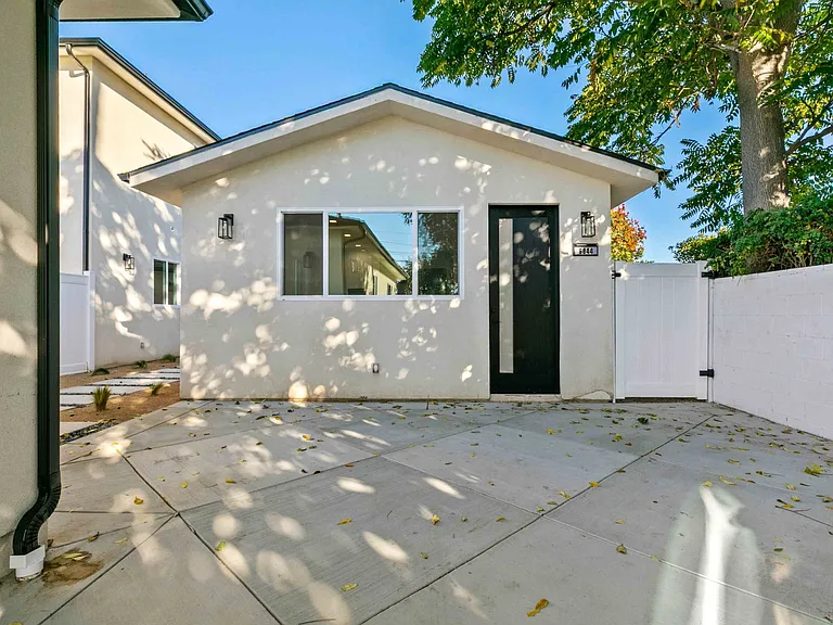 6844 Cedros Ave — Photo 1