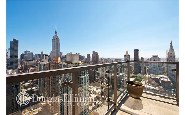 Sold by Douglas Elliman | media 24