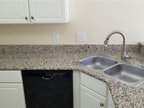 5th image of 709 Blackstone Walk