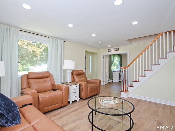 3rd image of 11 Esther Avenue