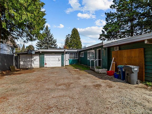 3rd image of 22041 Dewdney Trunk Rd