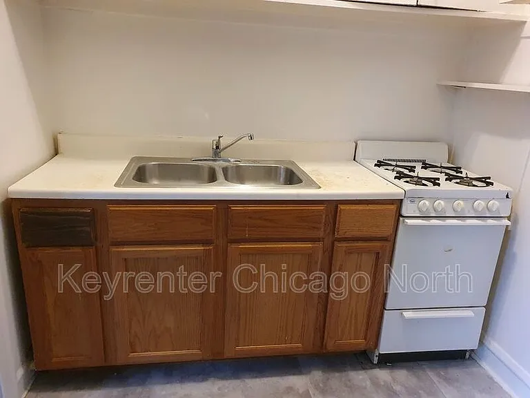 914 Sherman Ave — Photo 2
