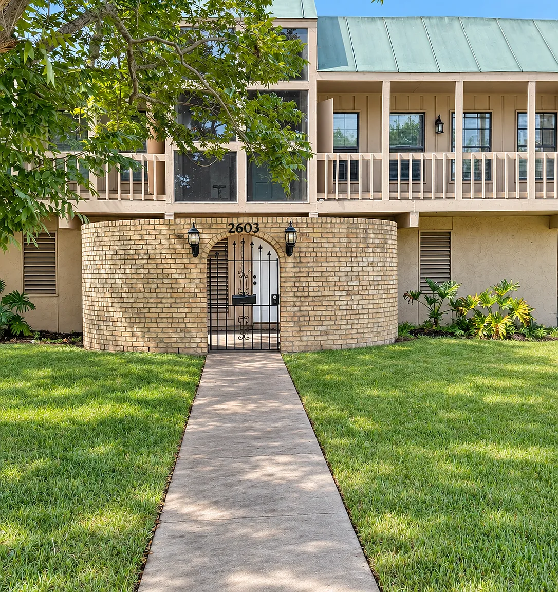 3 bed, 1880 sqft, $2,395 — Photo 3