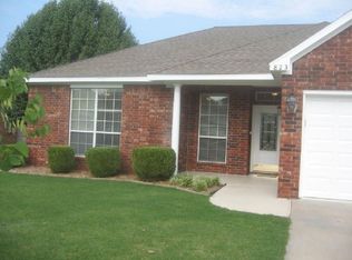 823 N Queen Annes Lace Dr, Fayetteville, AR 72704