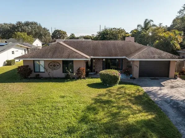 106 Swan Parkway W, Royal Palm Beach, FL 33411