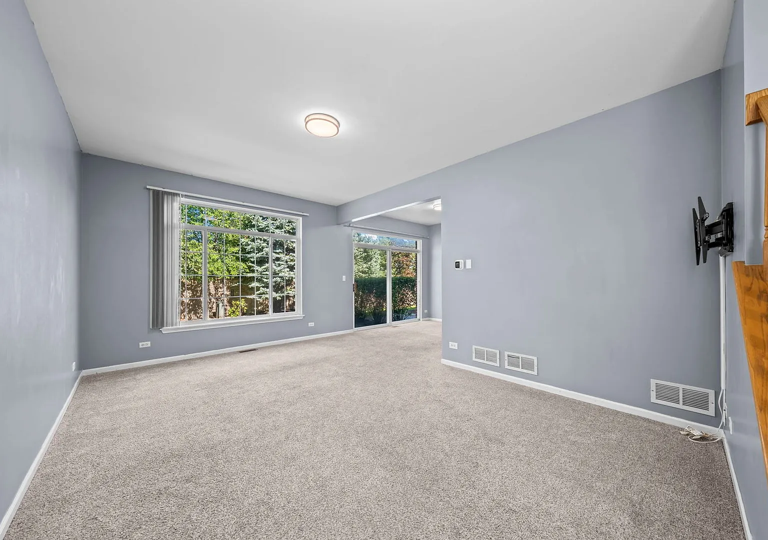 3 bed, 3.5 bath, 2018 sqft, $2,950 — Photo 3