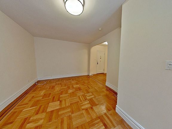 4th image of 183 Claremont Ave #3C