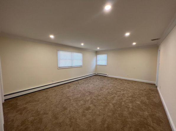 (undisclosed Address), Farmingdale, NY 11735