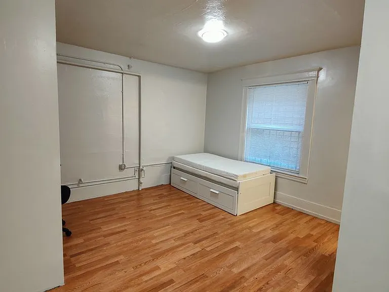 Mercury Apartments Modern Living in a Classic Seattle Building — Photo 13