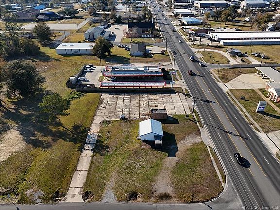 4th image of 627 Sam Houston Jones Pkwy