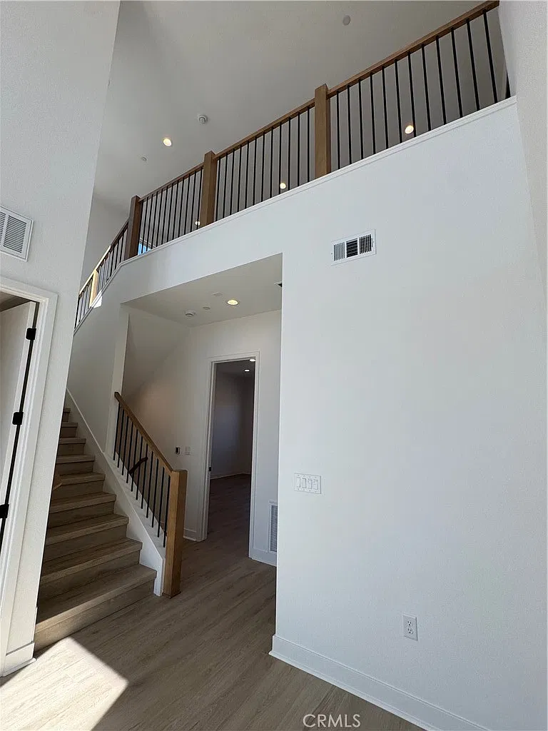 5 bed, 3.5 bath, 2843 sqft, $6,450 — Photo 3