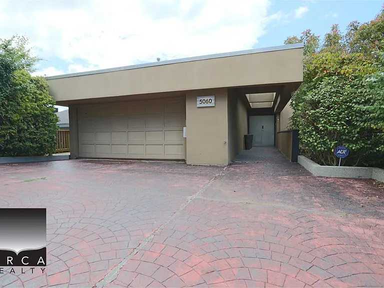5060 Pinetree Cres — Photo 31