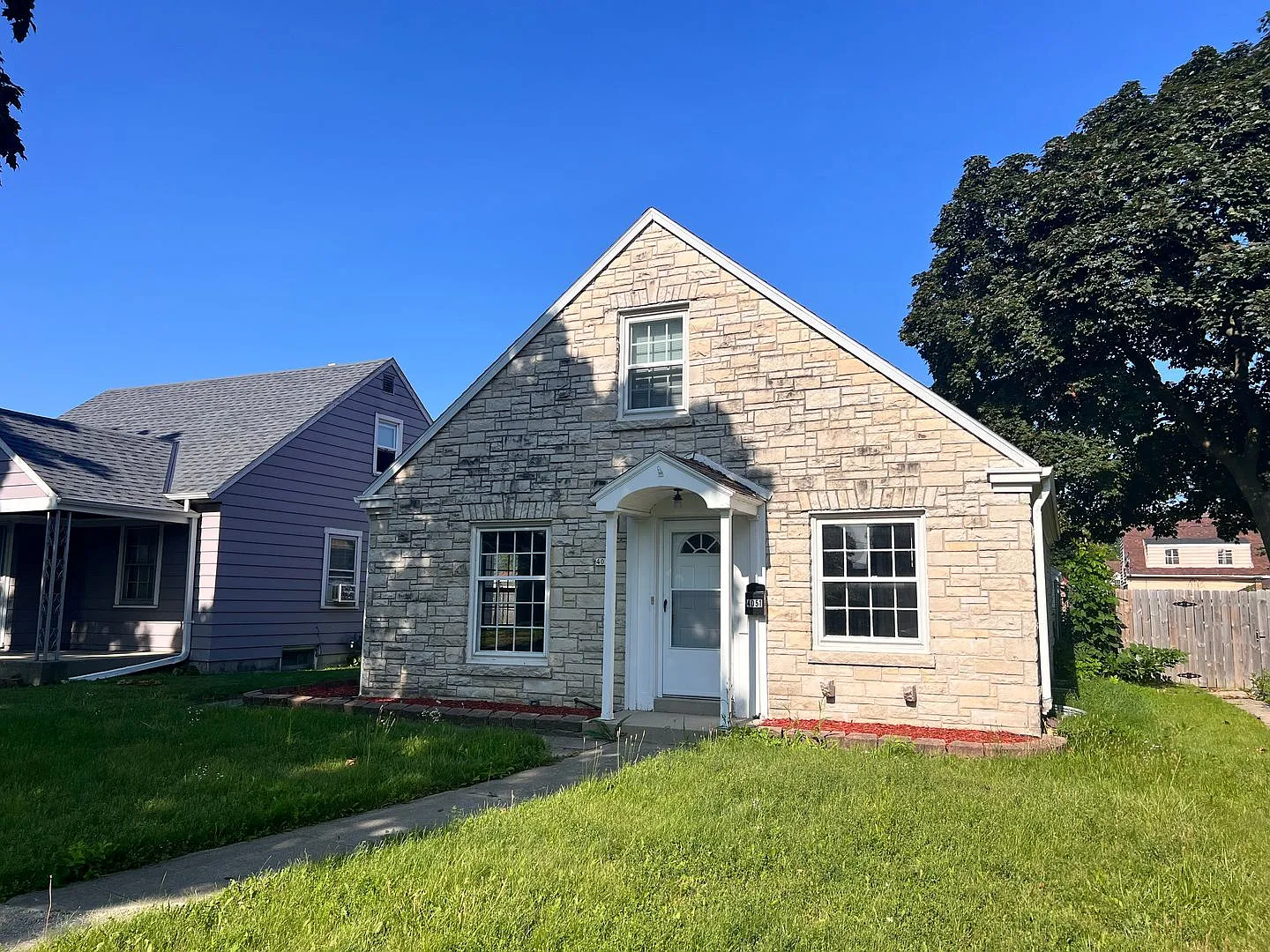 3 Bedroom 1 Bathroom Single Family Available — Photo 2