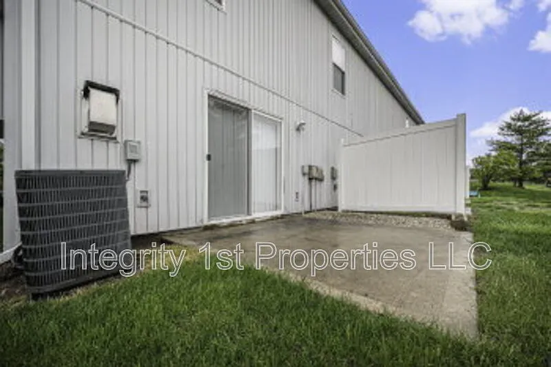 3 bed, 2.5 bath, 1516 sqft, $1,725 — Photo 4