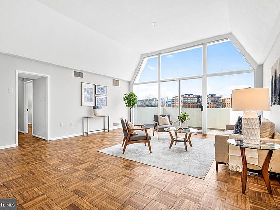 2nd image of 700 7th St SW APT 826