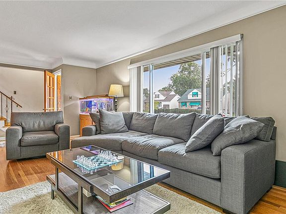 3rd image of 382 Walworth Ave