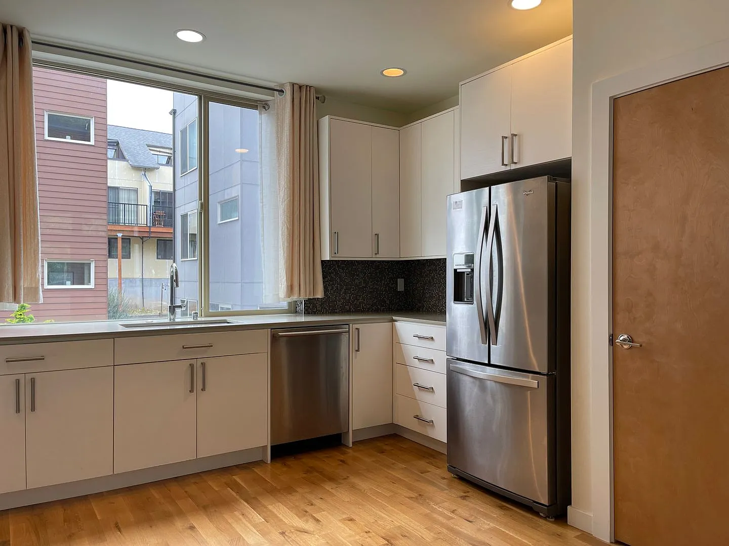 New North Admiral Townhouse — Photo 3