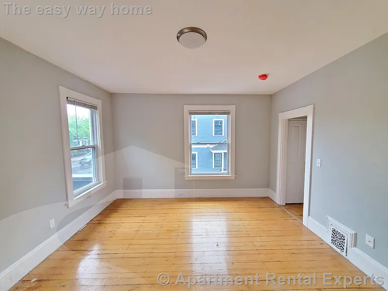 146 Highland Ave #4 — Photo 5