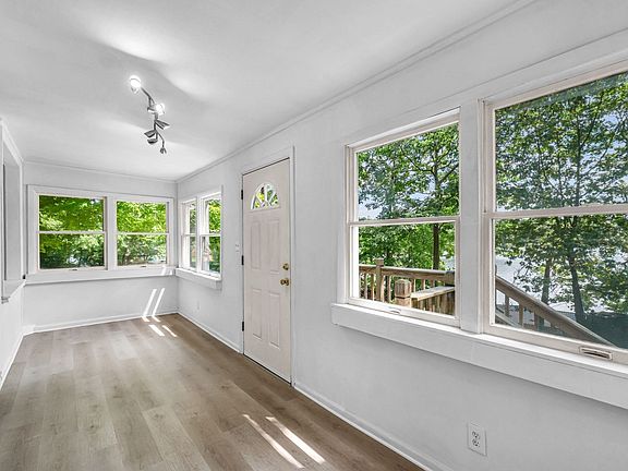 5th image of 180 Lake Dr