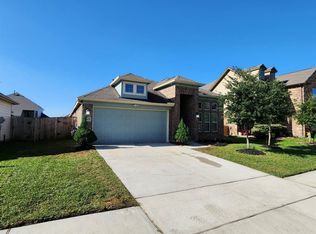8430 Hunters Cliff Dr, Baytown, TX 77521