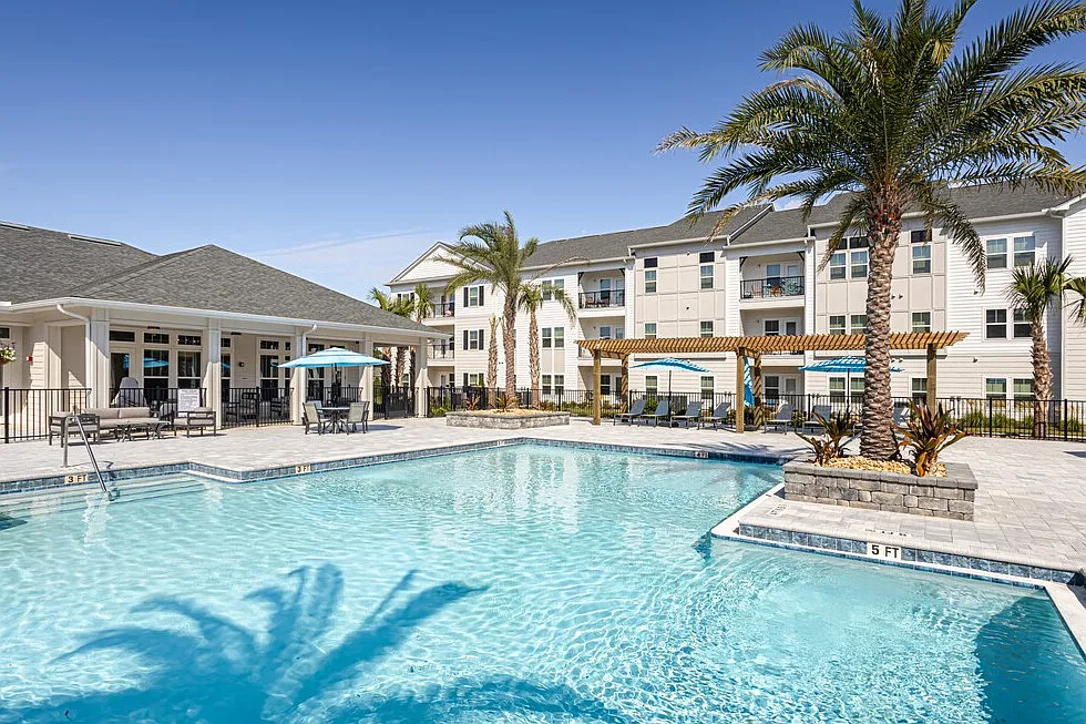 Azalea Bay Apartments — Photo 2