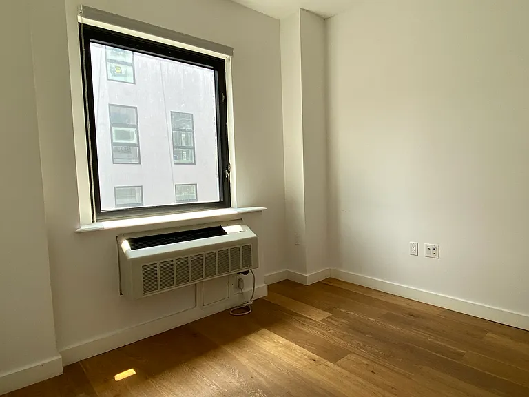 180 Nassau St #7M — Photo 5