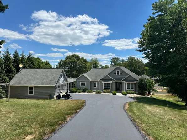 65 Backcove Dr, Moneta, VA 24121