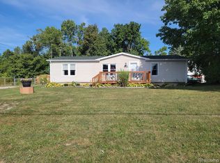 8486 Silver Lake Rd, Linden, MI 48451