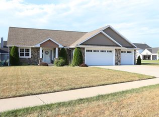 2720 Moose Creek Trl, Suamico, WI 54313