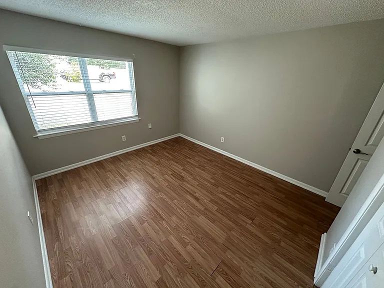 4630 Woodside Dr — Photo 11