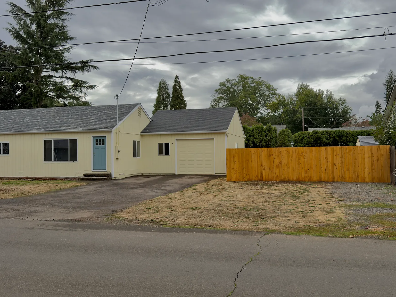 3 bed, 988 sqft, $2,100 — Photo 2