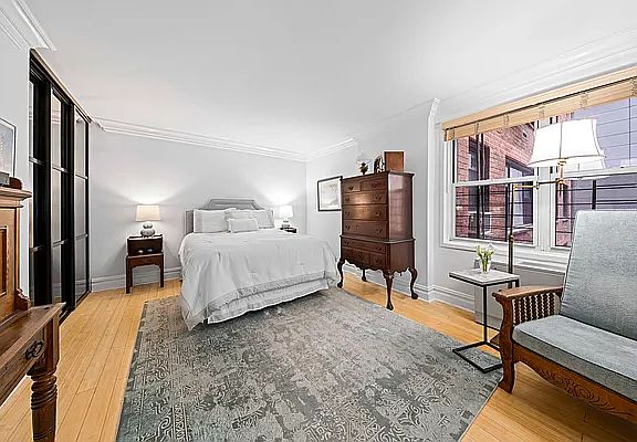 5th image of 440 E 62nd St APT 4A