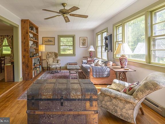 5th image of 242 Ashby Ln